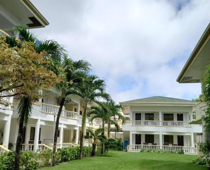 Hotel Bans Beach Resort