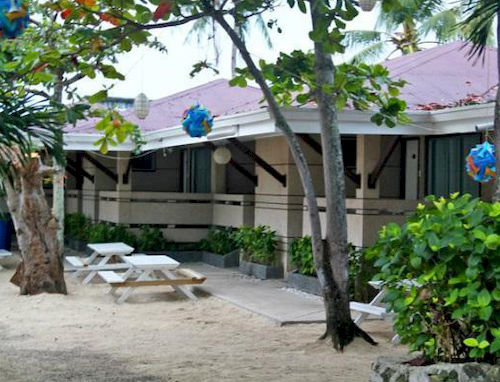 هتل Bluefins Resort