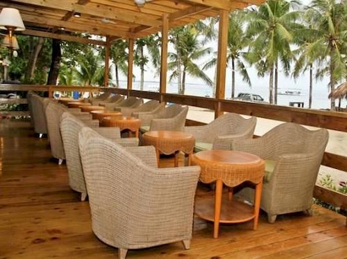 هتل Bluefins Resort