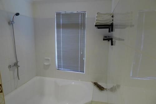 هتل Bluefins Resort