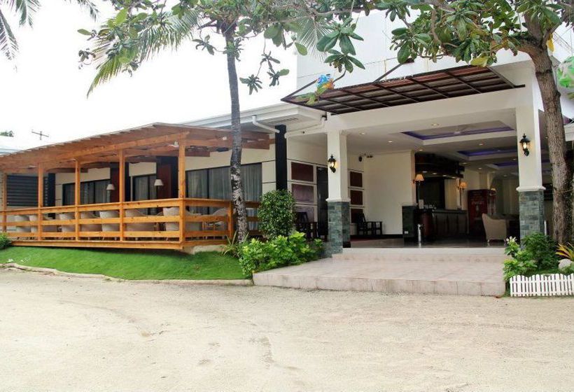 هتل Bluefins Resort