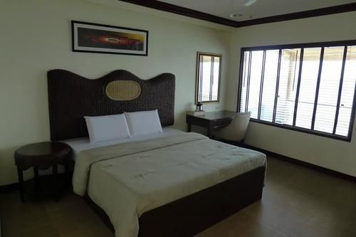 هتل Bluefins Resort