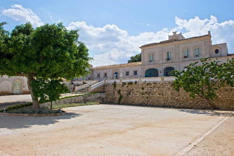 Отель Borgo Di Luce I Monasteri Golf Resort & Spa