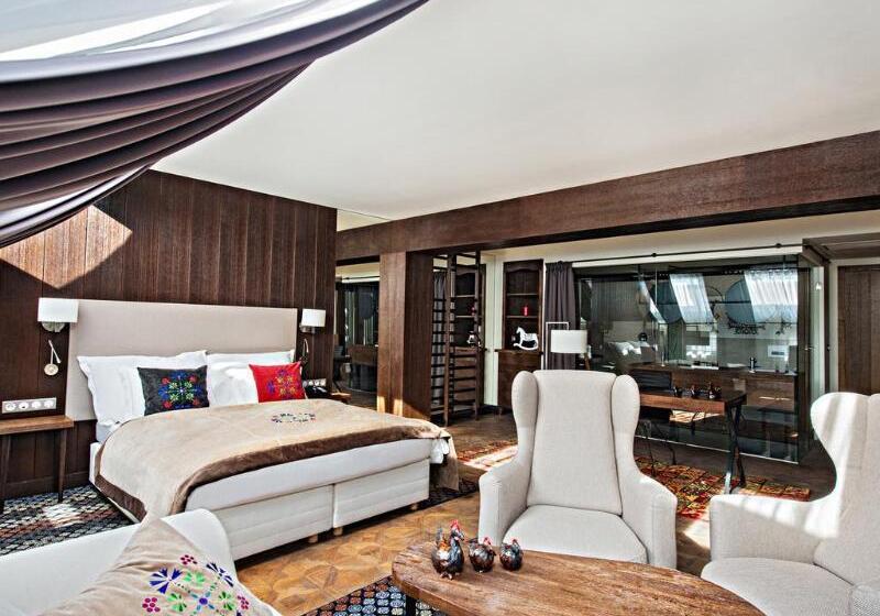 هتل Bristol Tradition And Luxury