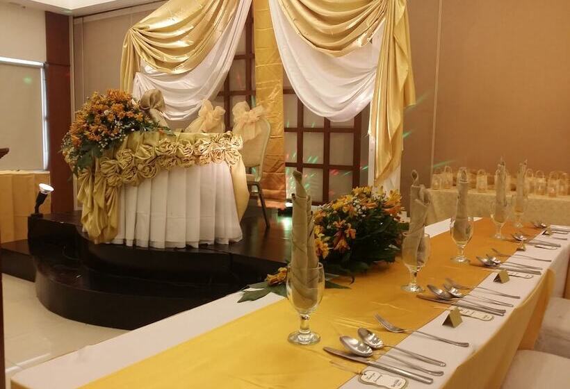 هتل Cherry Blossoms