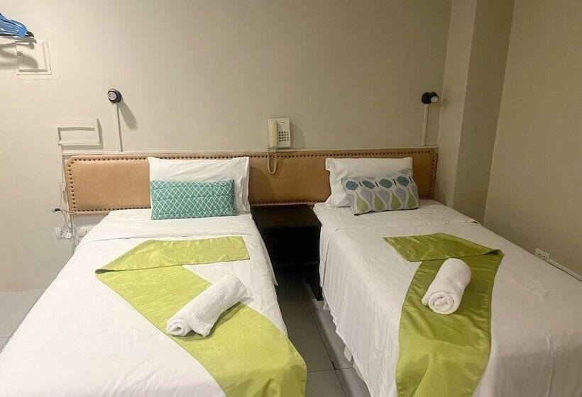 בית מלון כפרי Cinfandel Suites