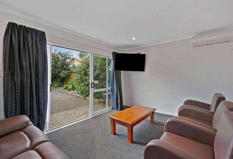 هتل Comfort Inn Westshore Beach