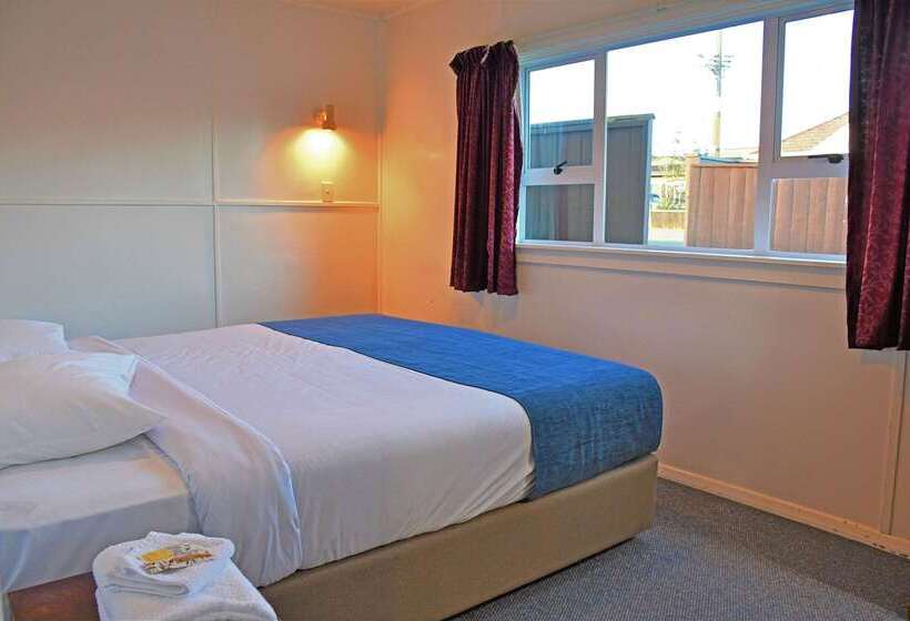 בית מלון כפרי Comfort Inn Westshore Beach