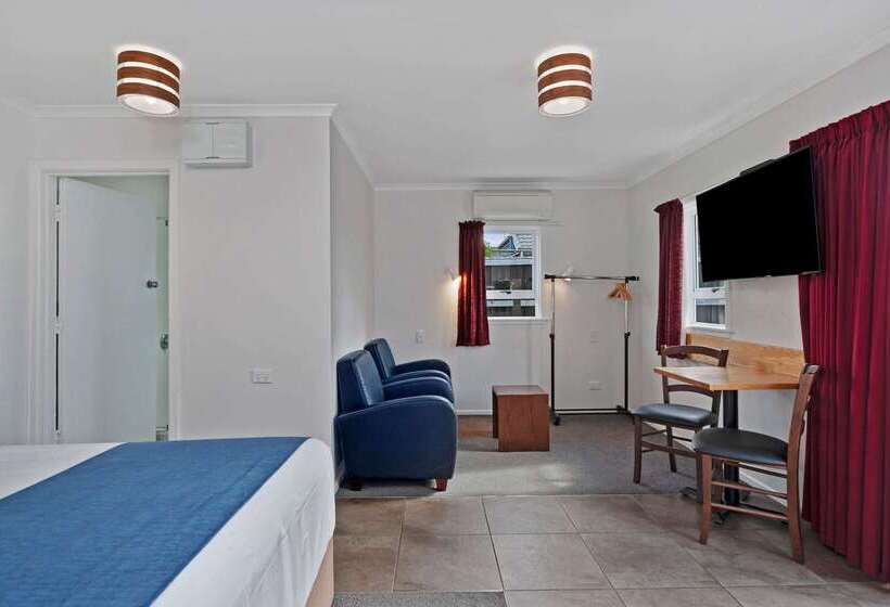 בית מלון כפרי Comfort Inn Westshore Beach