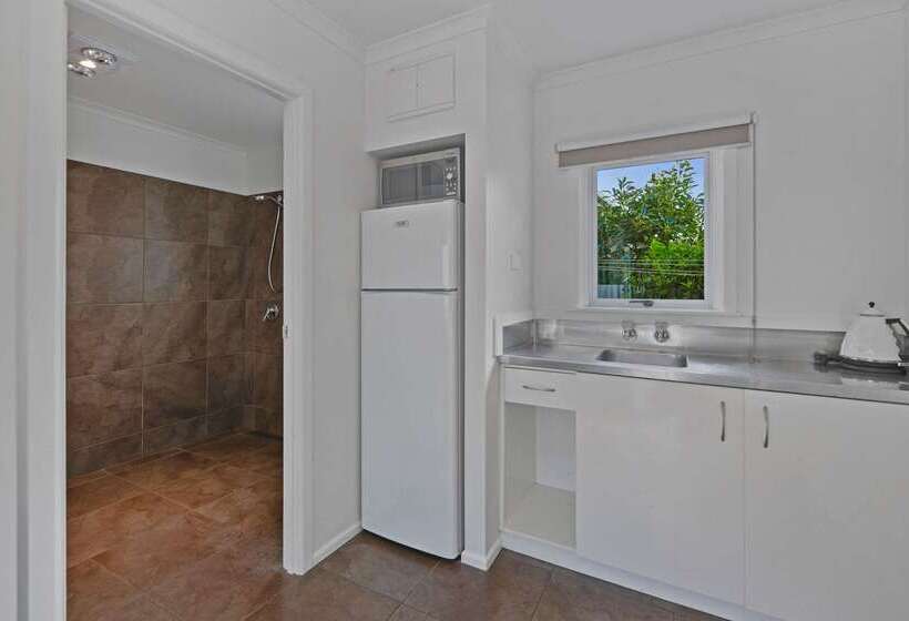 בית מלון כפרי Comfort Inn Westshore Beach