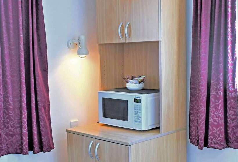 בית מלון כפרי Comfort Inn Westshore Beach