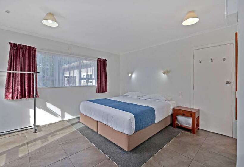 בית מלון כפרי Comfort Inn Westshore Beach