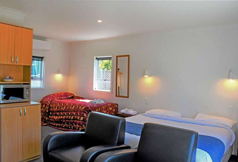 בית מלון כפרי Comfort Inn Westshore Beach