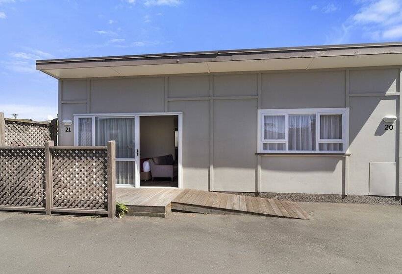 בית מלון כפרי Comfort Inn Westshore Beach