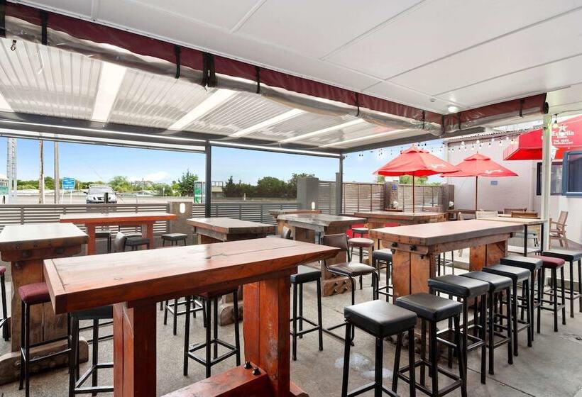 בית מלון כפרי Comfort Inn Westshore Beach