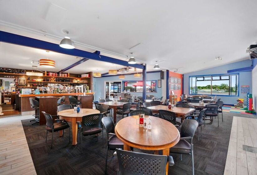 هتل Comfort Inn Westshore Beach