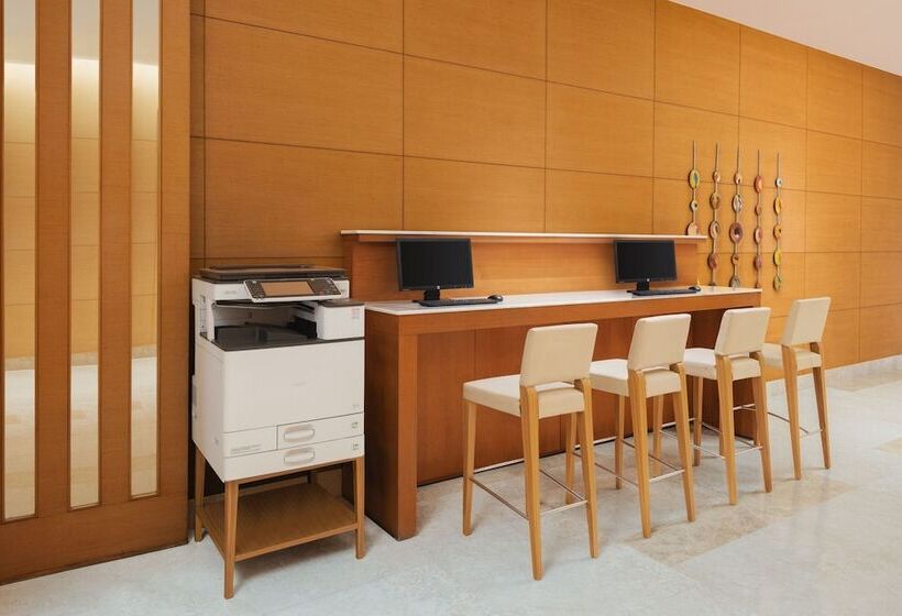 ホテル Courtyard By Marriott Bhopal