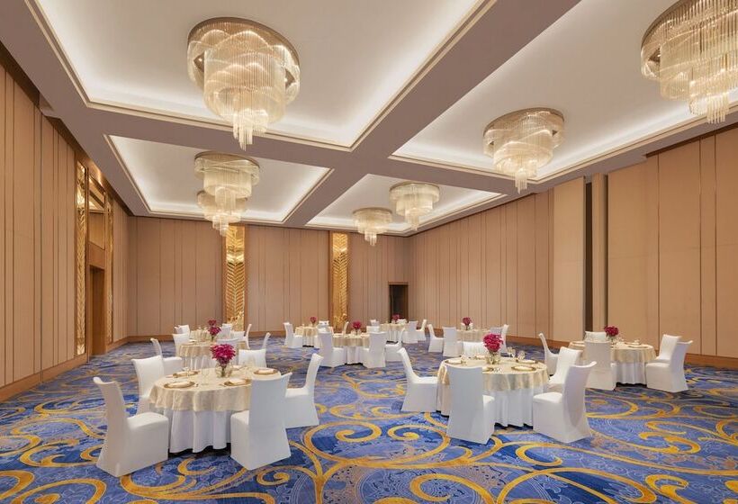 Отель Courtyard By Marriott Bhopal