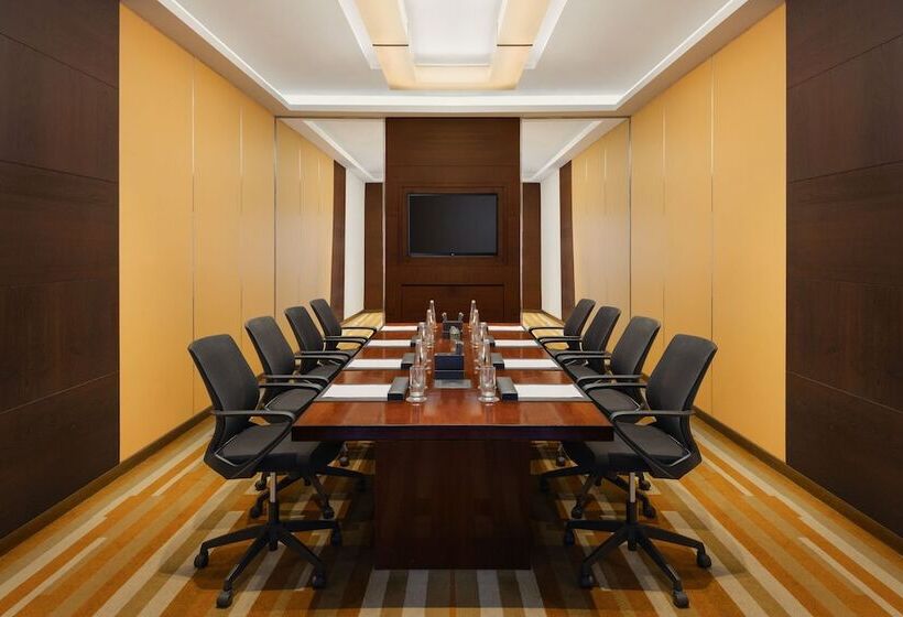 호텔 Courtyard By Marriott Bhopal