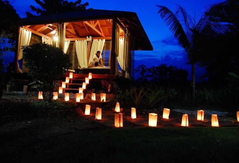 هتل Crystal Paradise Resort, Spa & Winery