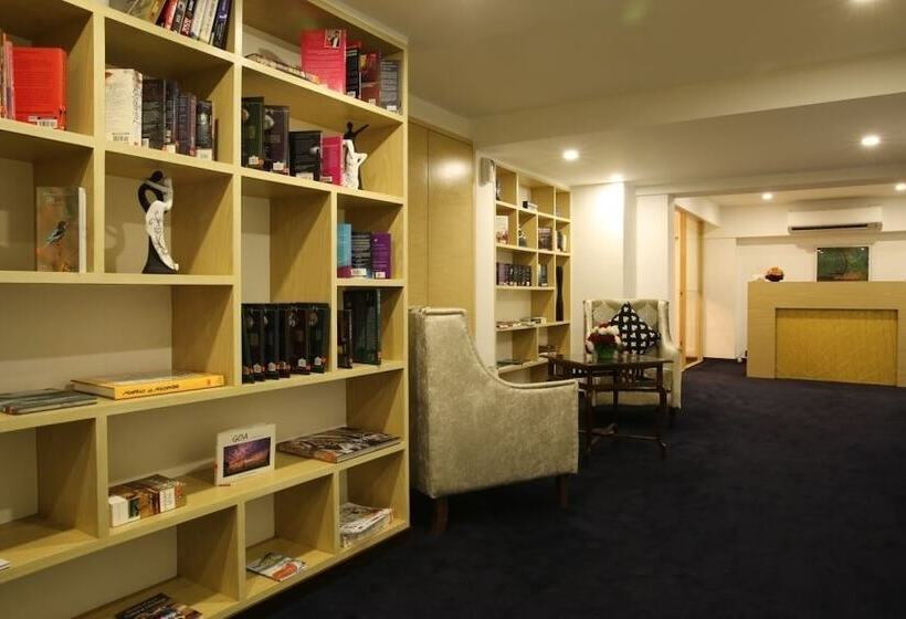 هتل Deltin Suites