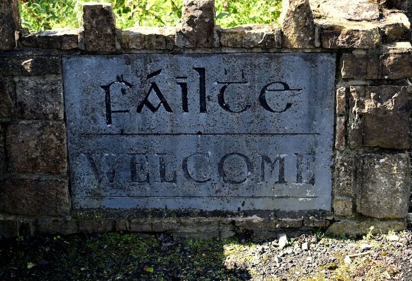 ホテル East Clare Golf Village