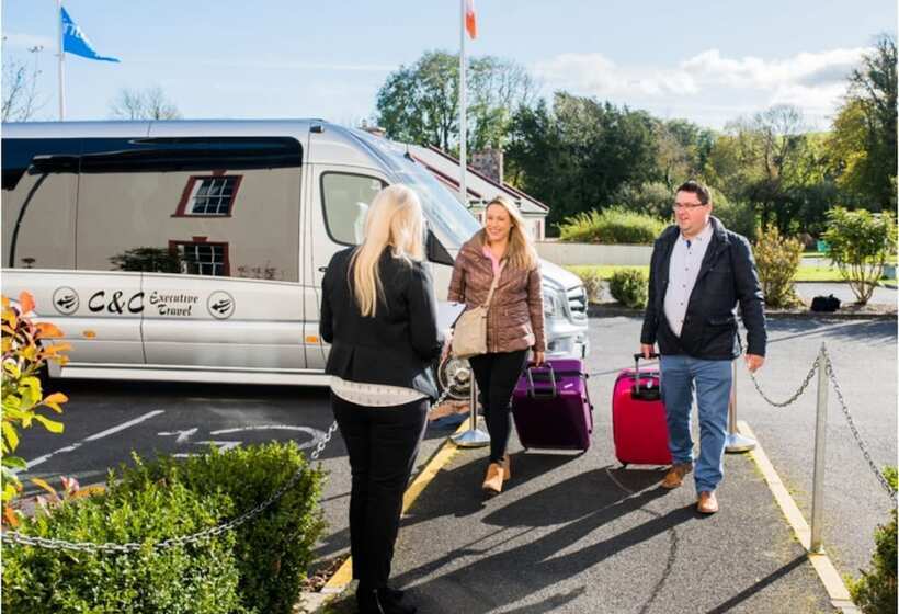 ホテル East Clare Golf Village