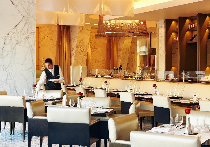 هتل Fairmont Baku Flame Towers