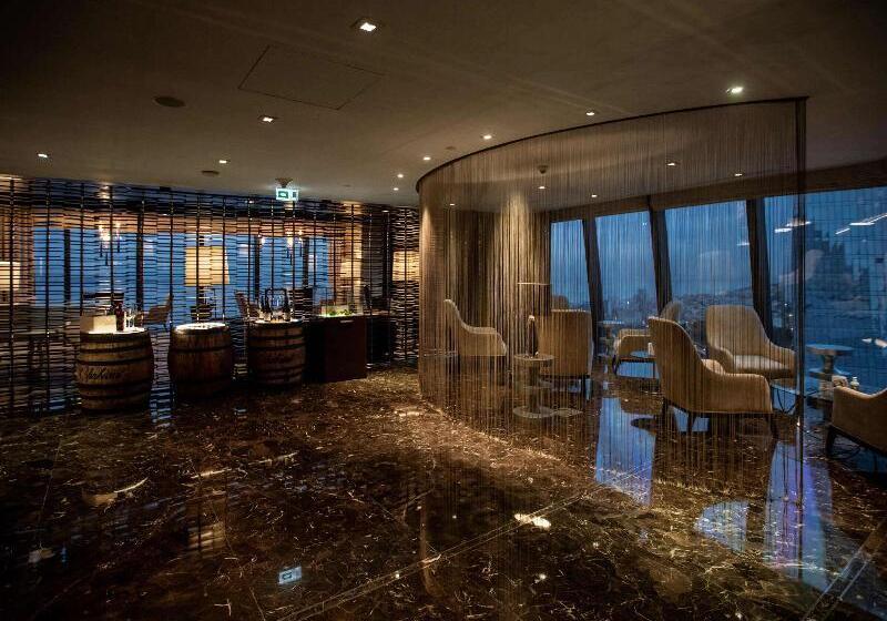 هتل Fairmont Baku Flame Towers