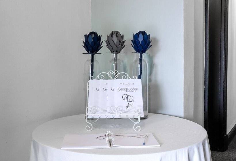 בית מלון כפרי George Lodge International