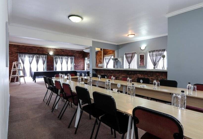 Отель George Lodge International