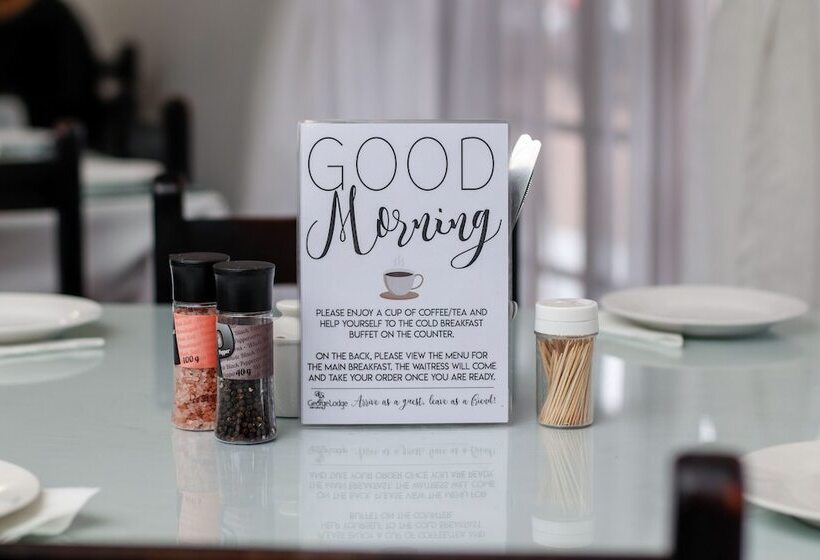 בית מלון כפרי George Lodge International