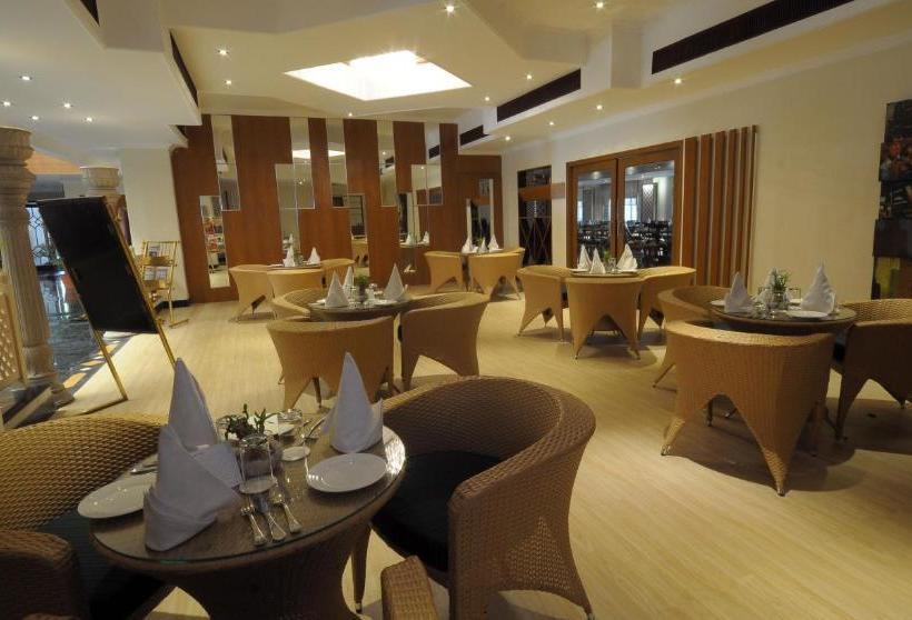 ホテル Golden Tulip Udaipur