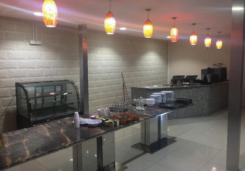 Отель Grand International