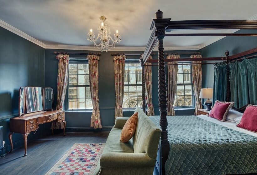 فندق Guy Fawkes Inn