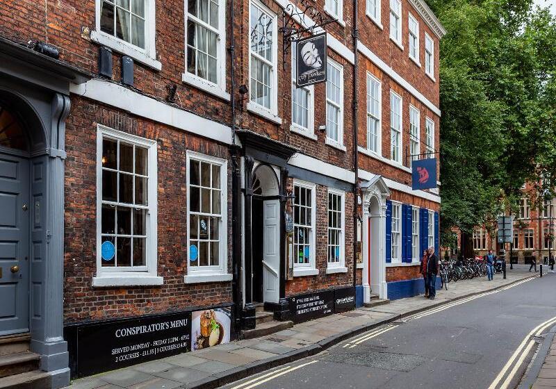 فندق Guy Fawkes Inn