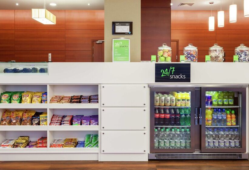 בית מלון כפרי Hampton By Hilton Warsaw Airport