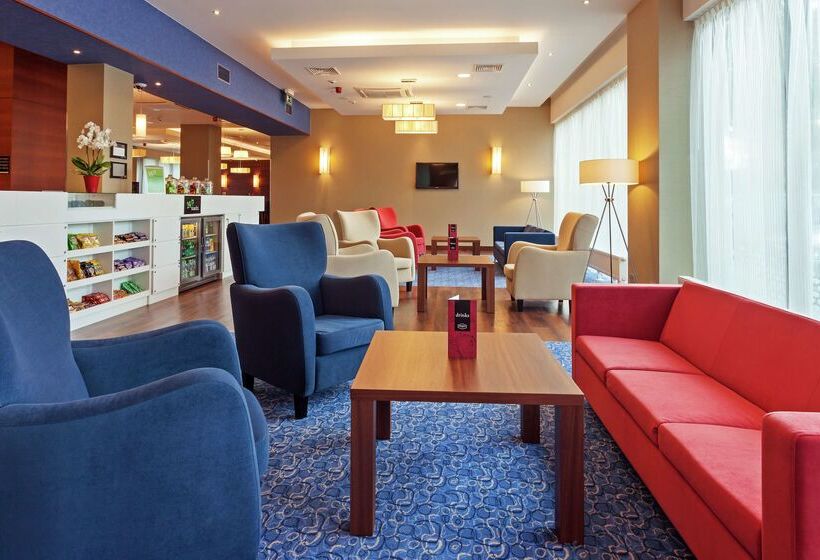 בית מלון כפרי Hampton By Hilton Warsaw Airport