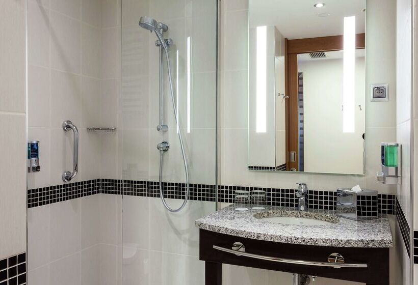 בית מלון כפרי Hampton By Hilton Warsaw Airport