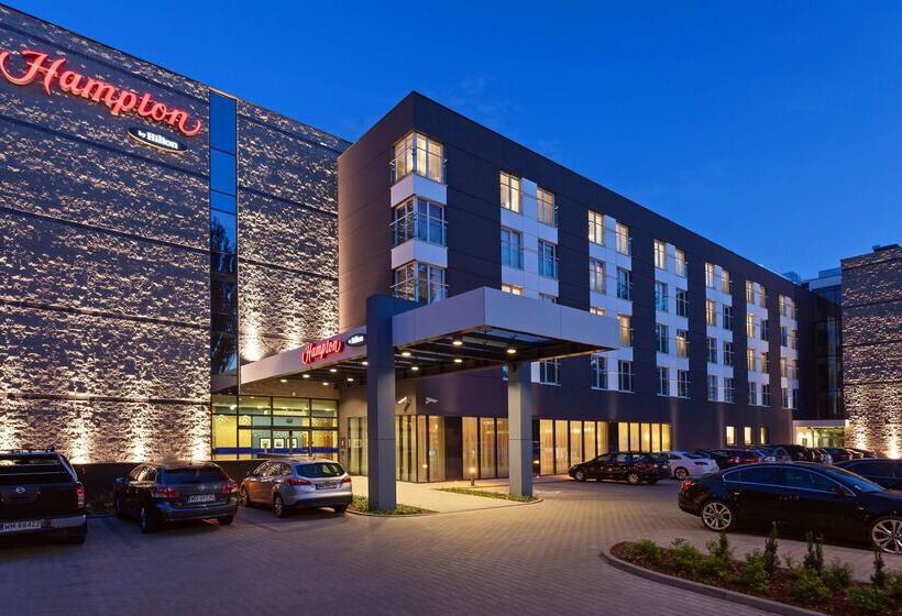 בית מלון כפרי Hampton By Hilton Warsaw Airport