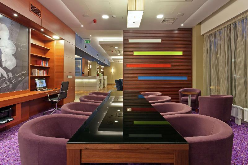 בית מלון כפרי Hampton By Hilton Warsaw Airport