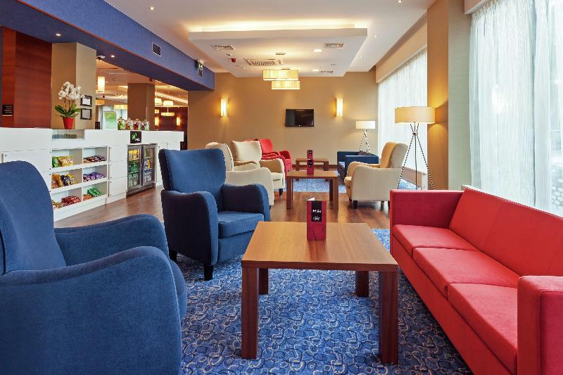בית מלון כפרי Hampton By Hilton Warsaw Airport