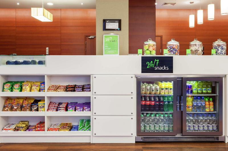 בית מלון כפרי Hampton By Hilton Warsaw Airport