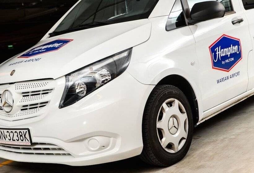 בית מלון כפרי Hampton By Hilton Warsaw Airport