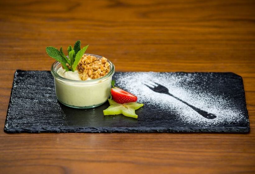 בית מלון כפרי Hampton By Hilton Warsaw Airport