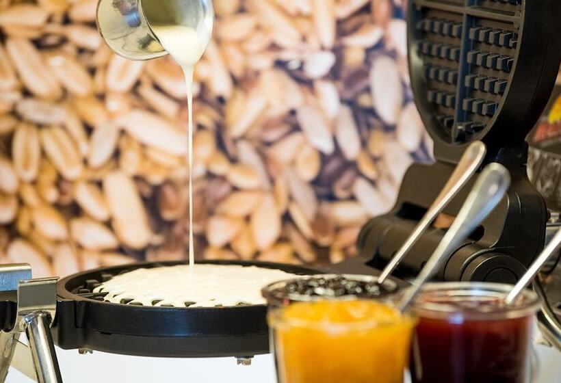 هتل Hampton By Hilton Warsaw Airport