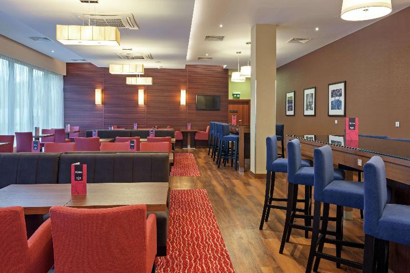 בית מלון כפרי Hampton By Hilton Warsaw Airport