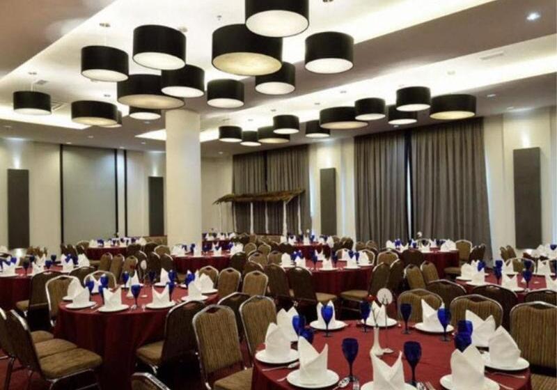 Holiday Villa Hotel & Suites