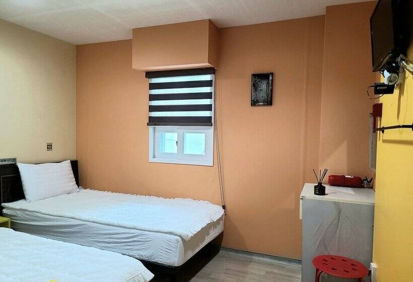 בית מלון כפרי Hostel Tommy