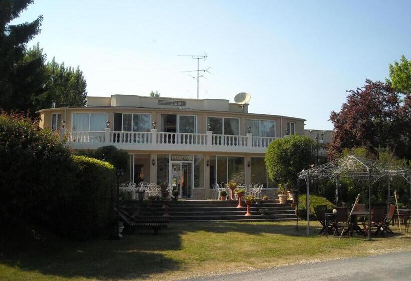 Отель Hôtel Acostel